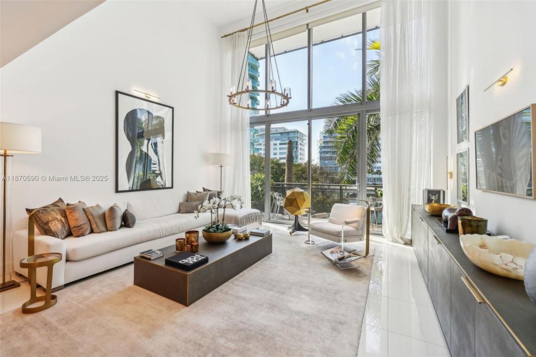 6000 Collins Ave 304, Miami Beach, פלורידה 33140, ארצות הברית של אמריקה