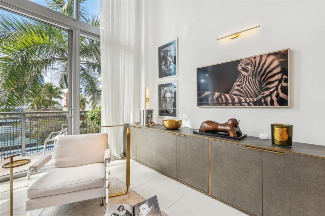 6000 Collins Ave 304, Miami Beach, פלורידה 33140, ארצות הברית של אמריקה