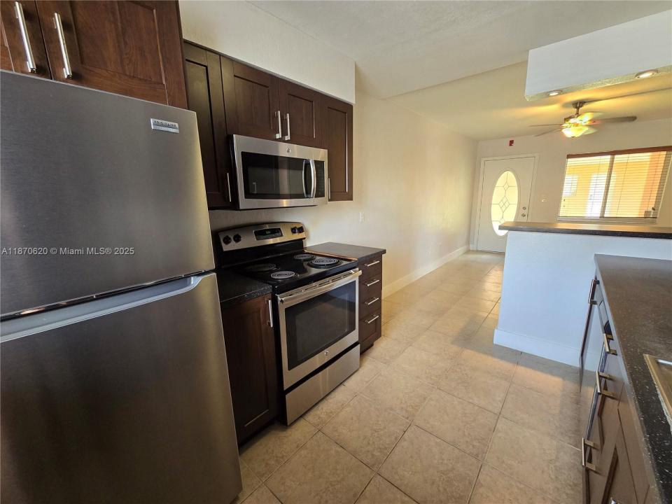 2330 NW 11th St 17, Miami, Florida 33125, Stati Uniti