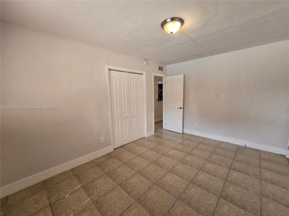 2330 NW 11th St 17, Miami, Florida 33125, Stati Uniti