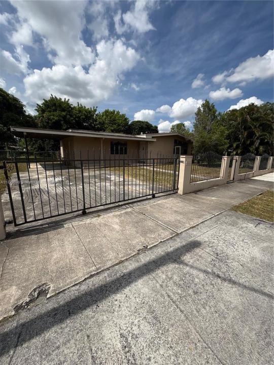 850 NW 168th Ter, Miami Gardens, フロリダ 33169, アメリカ合衆国