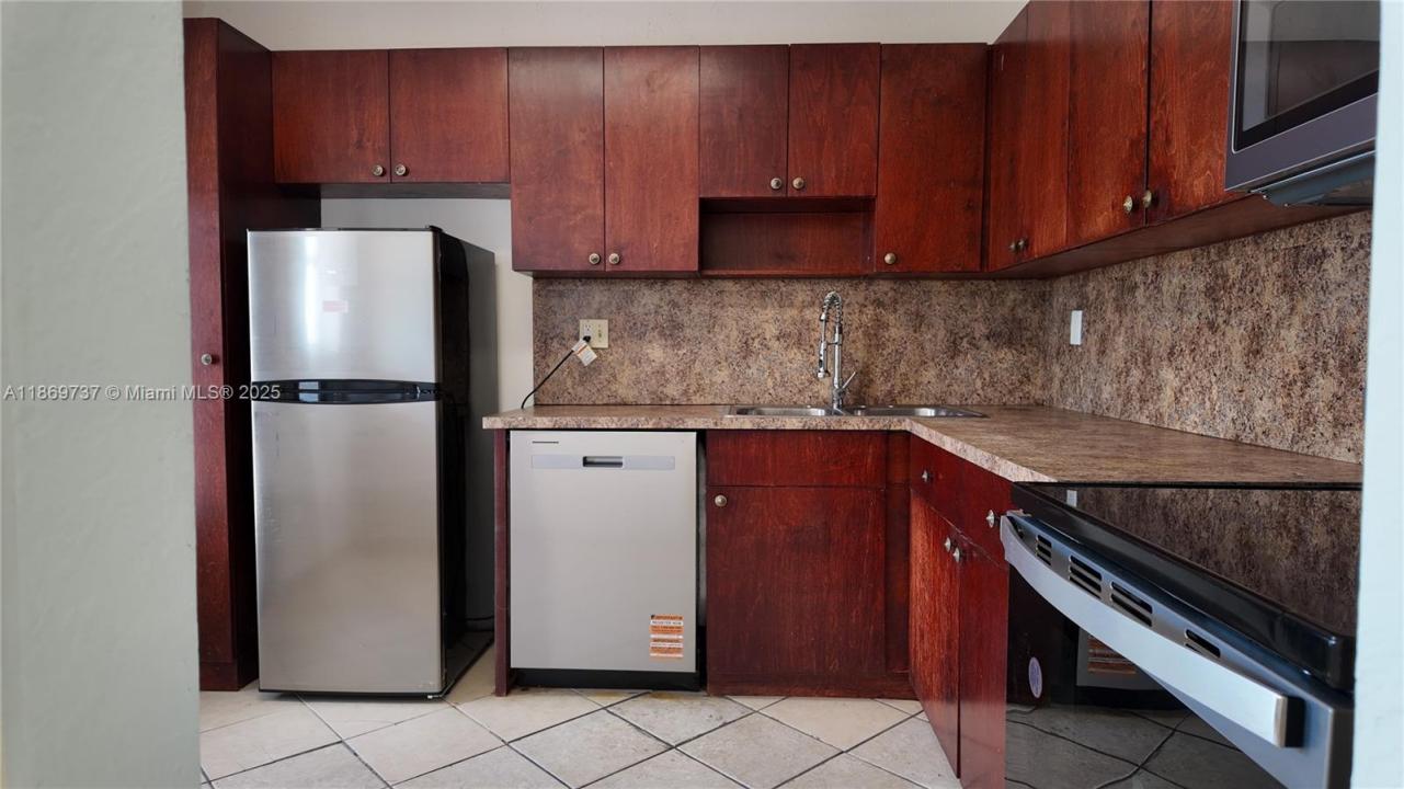 18900 NE 3rd Ct 528-5, Miami, Florida 33179, HOA KỲ