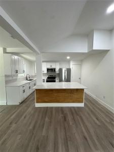 302 SW 15th St 2, Dania Beach, Florida 33004, USA
