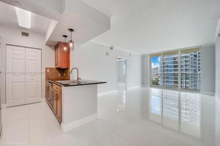 2000 N Bayshore Dr 1203, Miami, Florida 33137, USA