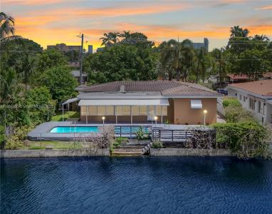 12488 N Bayshore Dr, North Miami, Florida 33181, USA