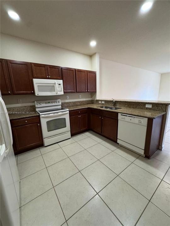 9227 SW 227 TERRACE, Miami, Флорида 33190, Соединенные Штаты