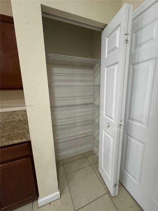 9227 SW 227 TERRACE, Miami, Флорида 33190, Соединенные Штаты