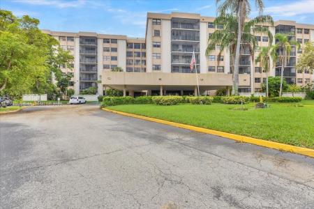 900 NE 195th Street 607, Miami, Florida 33179, USA
