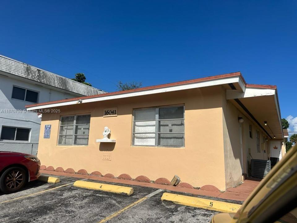 16041 NE 19th Ct 1, North Miami Beach, Flórida 33162, Estados Unidos