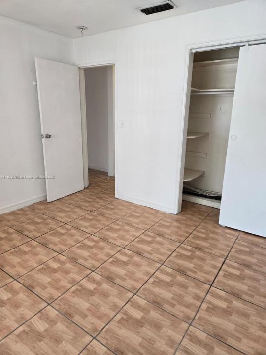 16041 NE 19th Ct 1, North Miami Beach, Flórida 33162, Estados Unidos