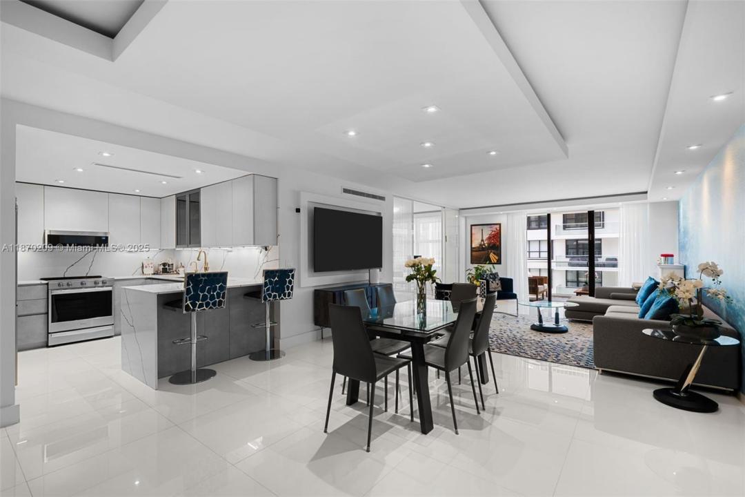 9801 Collins Ave 19J, Bal Harbour, Floryda 33154, USA