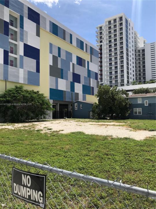 215 NE 25 STREET, Miami, フロリダ 33137, アメリカ合衆国