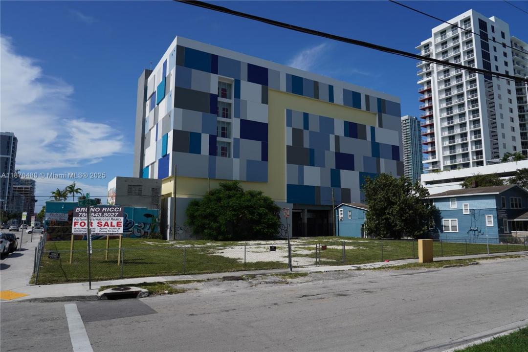 215 NE 25 STREET, Miami, フロリダ 33137, アメリカ合衆国