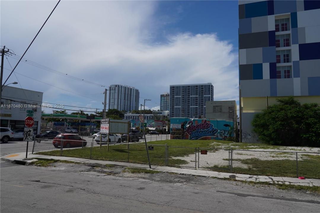 215 NE 25 STREET, Miami, フロリダ 33137, アメリカ合衆国