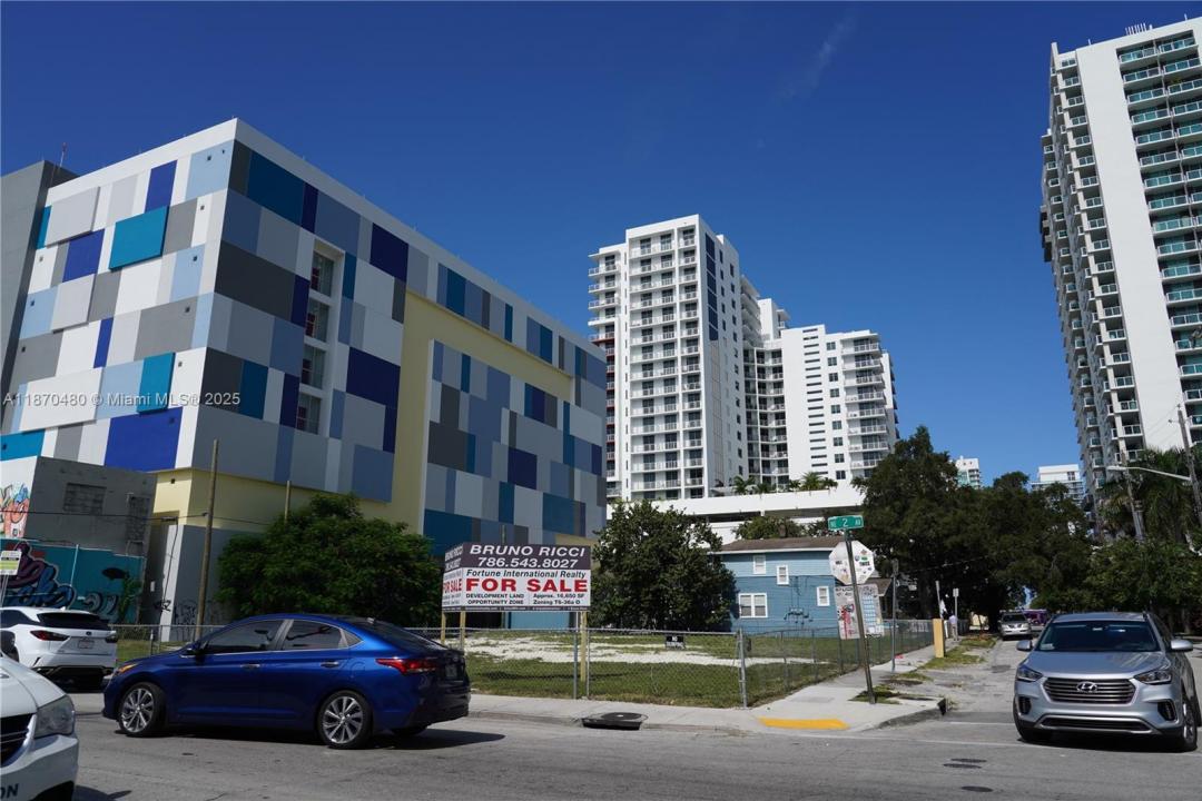 215 NE 25 STREET, Miami, フロリダ 33137, アメリカ合衆国