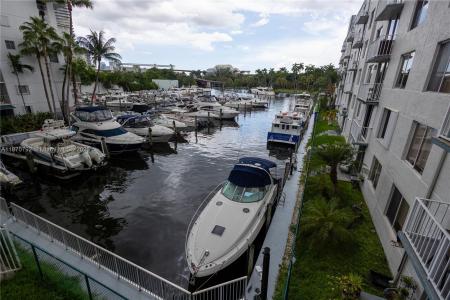 1720 NW N River Dr 302, Miami, Florida 33125, USA
