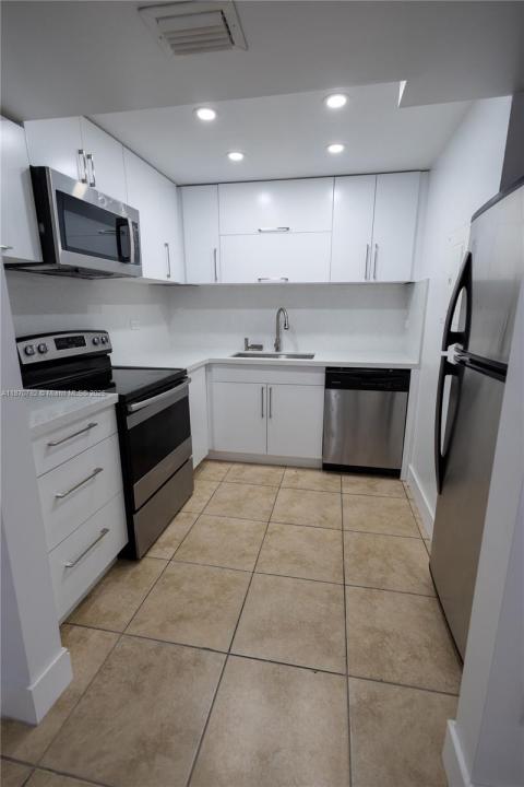 1720 NW N River Dr 302, Miami, Florida 33125