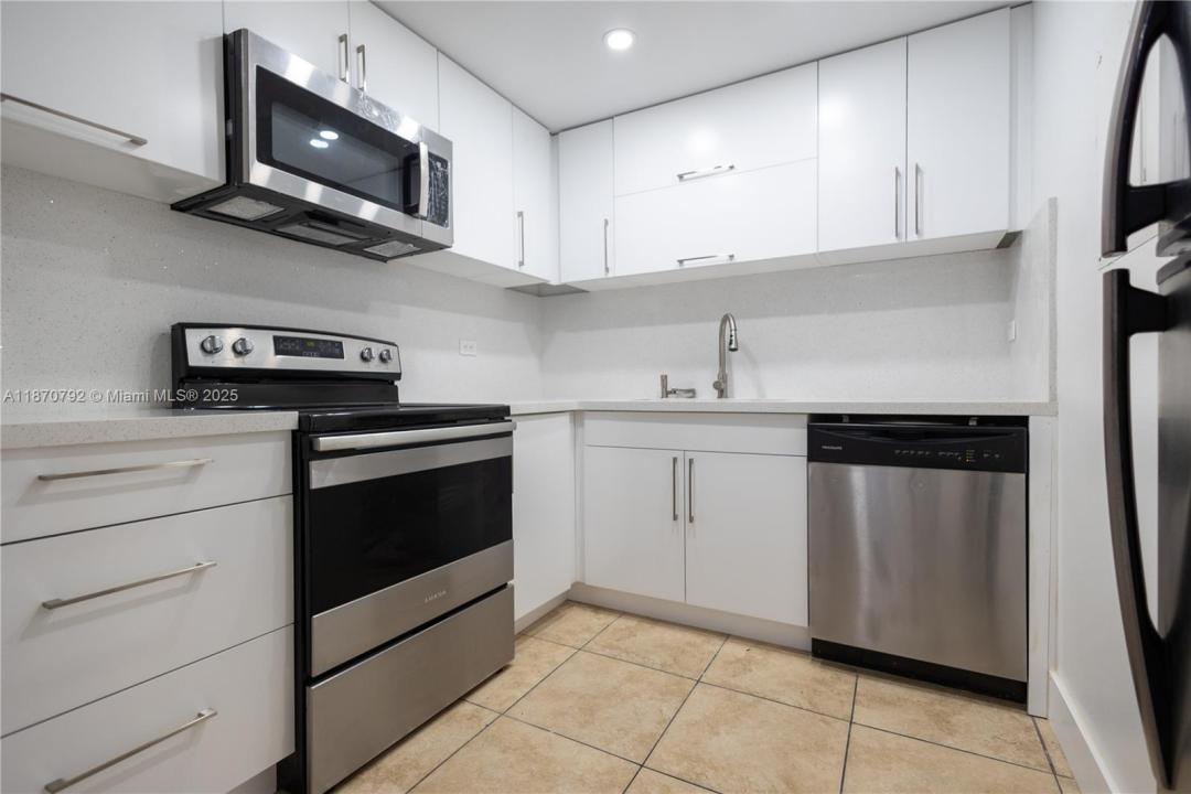1720 NW N River Dr 302, Miami, Florida 33125