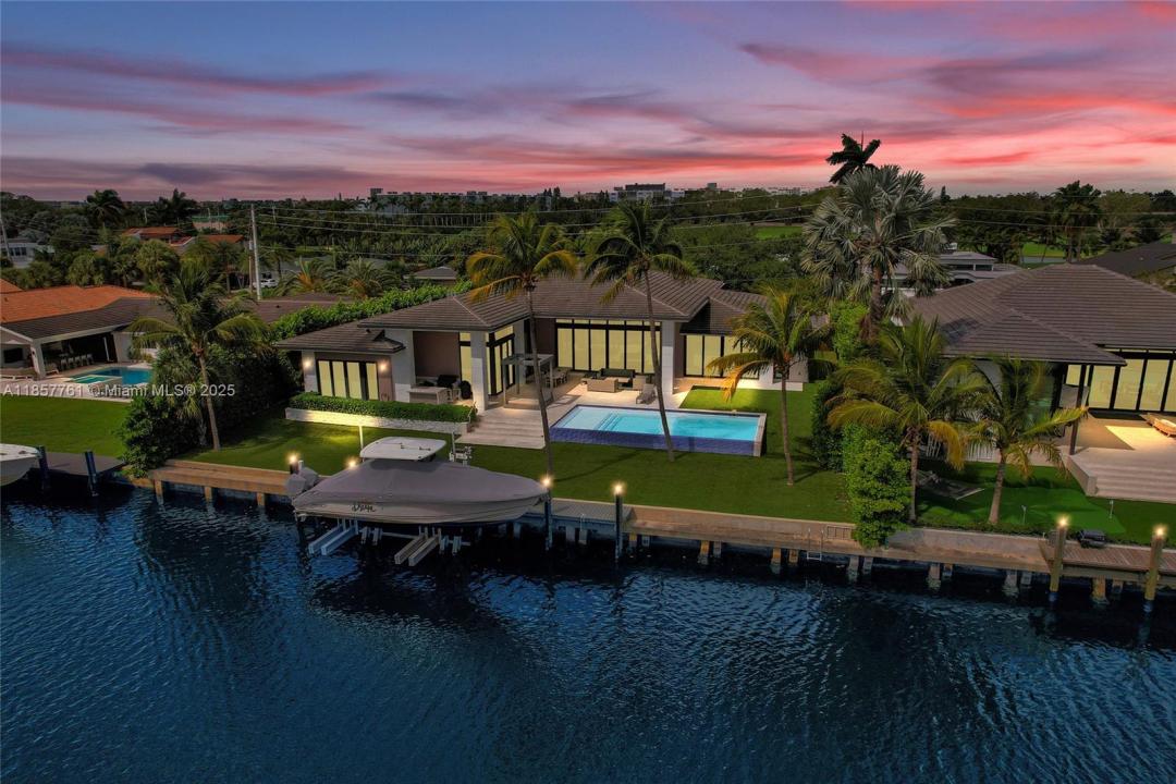 1651 Diplomat Pkwy, Hallandale Beach, Florida 33009
