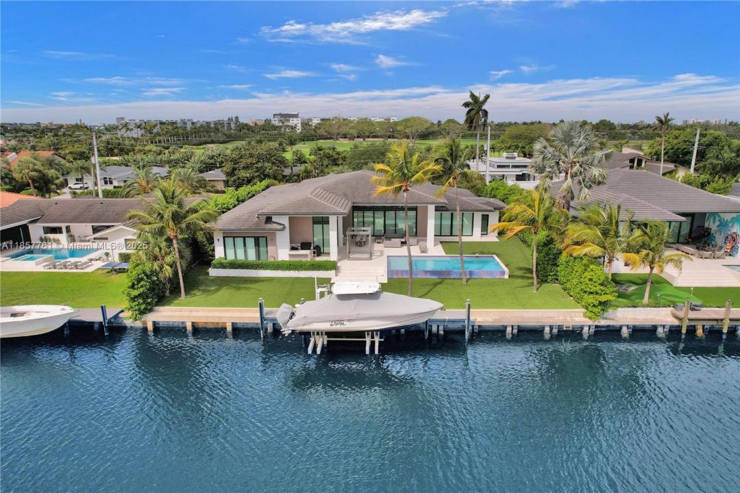 1651 Diplomat Pkwy, Hallandale Beach, Florida 33009