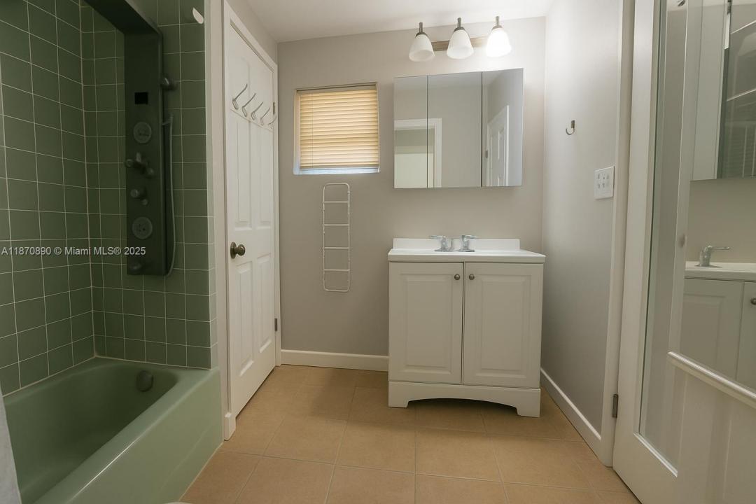1560 NE 42nd, Pompano Beach, Flórida 33064, Estados Unidos