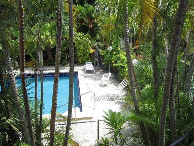 645 NE 77th St 6, Miami, Floride 33138, États-Unis