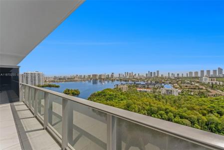 16385 Biscayne Blvd 1819, North Miami Beach, Florida 33160, USA