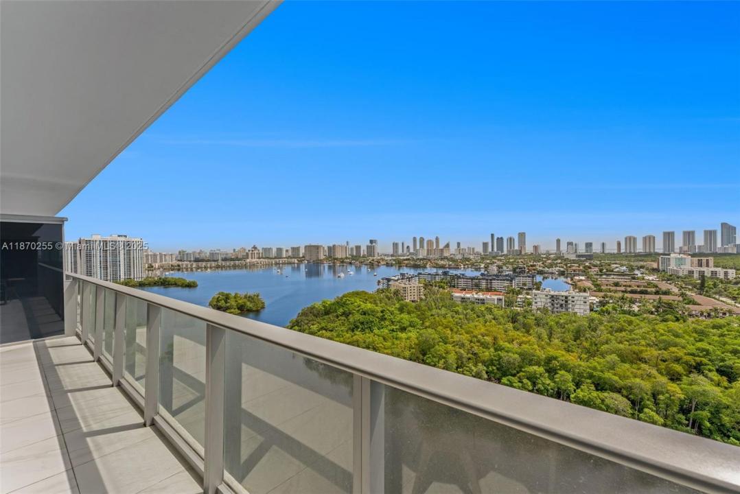 16385 Biscayne Blvd 1819, North Miami Beach, فلوريدا 33160, الولايات المتحدة