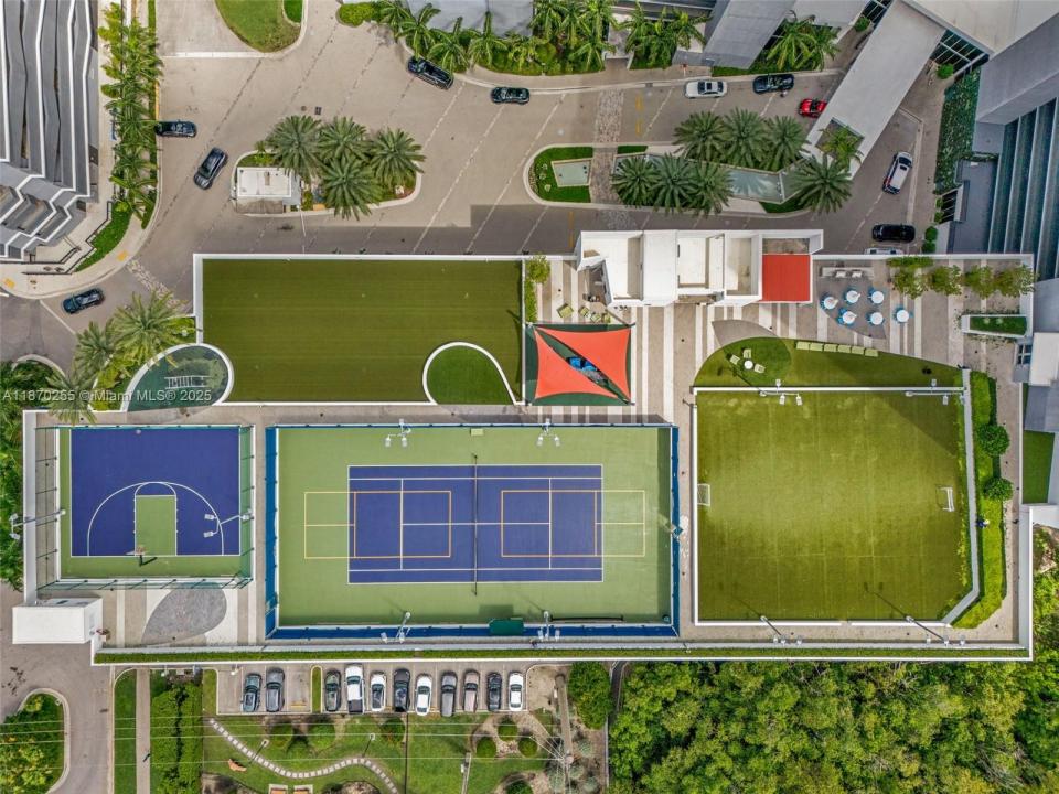 16385 Biscayne Blvd 1819, North Miami Beach, فلوريدا 33160, الولايات المتحدة