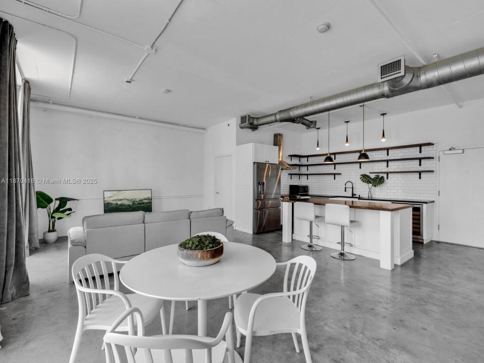 444 NE 30th St 402, Miami, Флорида 33137, Соединенные Штаты