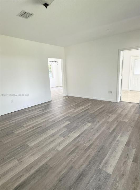 1450 NW 35th St, Miami, Florida 33142