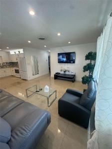 4808 NW 27th Ter, Tamarac, Florida 33309, USA