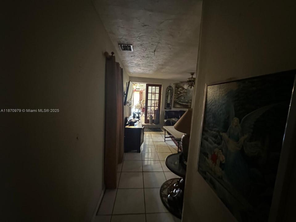 911 NW 30th Pl, Miami, Florida 33125, HOA KỲ
