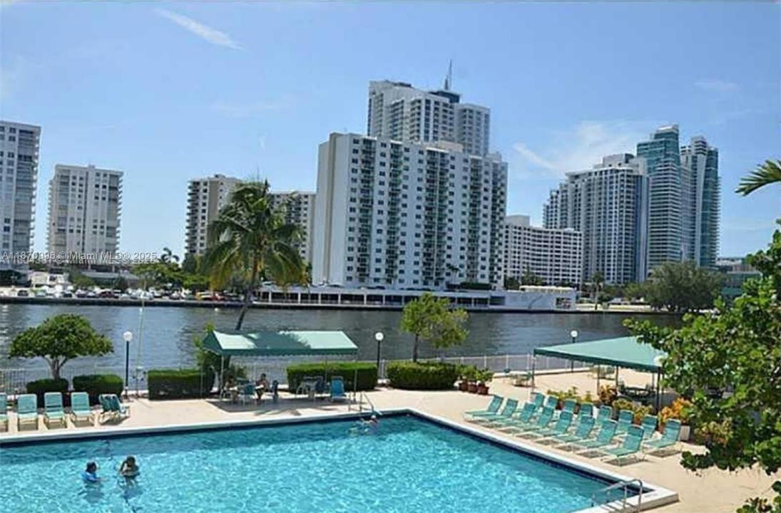 1000 Parkview Dr 825, Hallandale Beach, Florida 33009