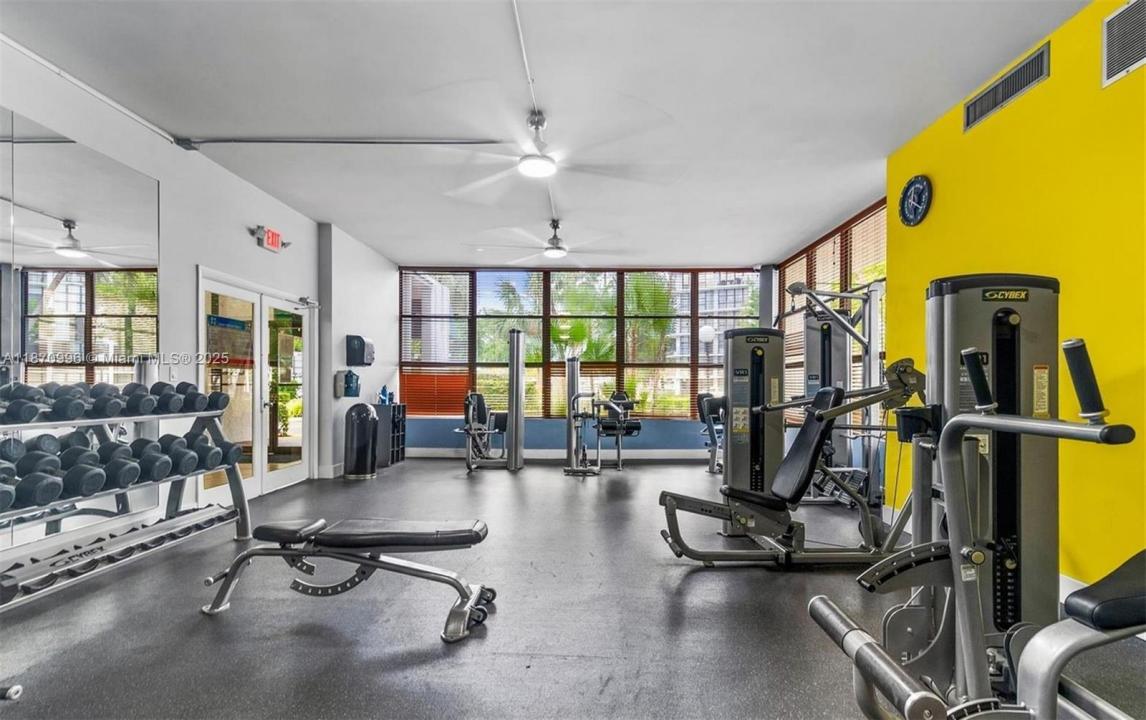 1000 Parkview Dr 825, Hallandale Beach, Florida 33009