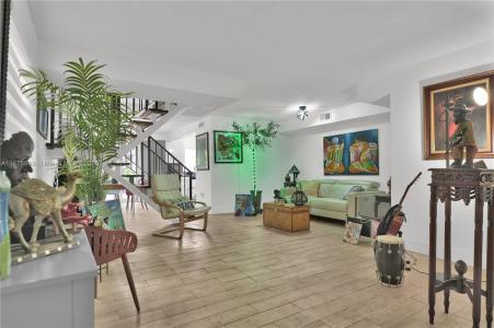 1131 SW 104th Ct, Miami, Florida 33174, USA