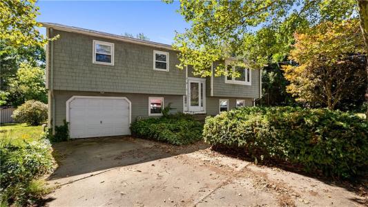 74 Woodhaven Road, North Kingstown, RI 02852, USA