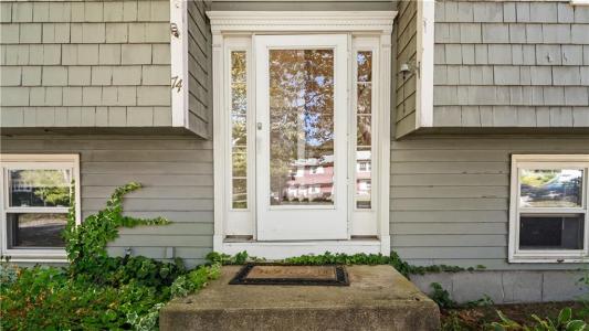 74 Woodhaven Road, North Kingstown, Rhode Island 02852, USA