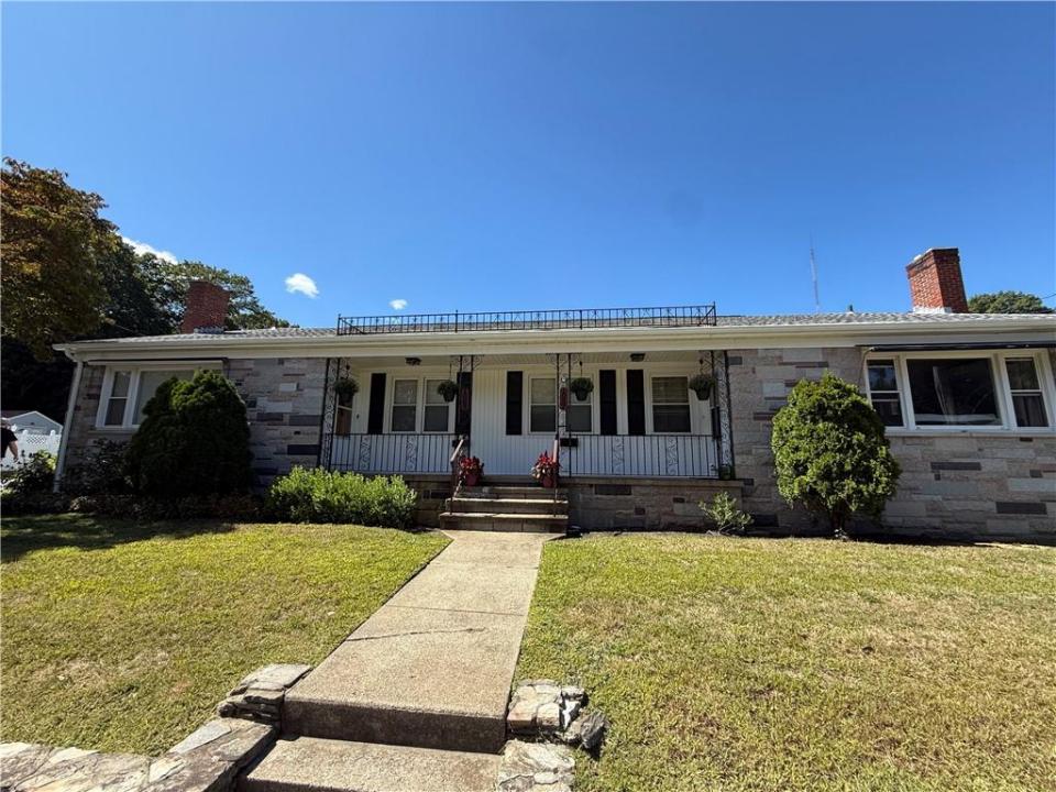 1089 Plainfield Street, Johnston, Rhode Island 02919