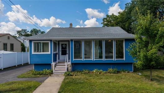 211 Irving Road, Warwick, RI 02888, USA