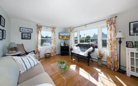 9 Burwell Street, Lincoln, Rhode Island 02865, États-Unis