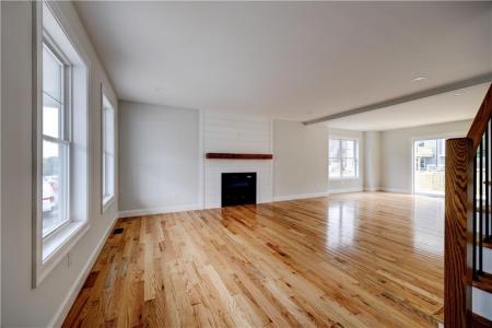 212 St Louis Avenue, Woonsocket, רוד איילנד 02895, ארצות הברית של אמריקה 