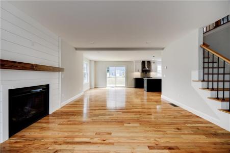 212 St Louis Avenue, Woonsocket, רוד איילנד 02895, ארצות הברית של אמריקה 