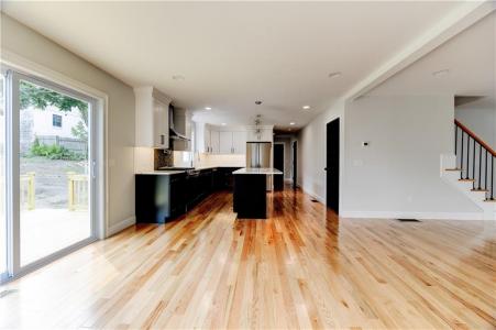 212 St Louis Avenue, Woonsocket, רוד איילנד 02895, ארצות הברית של אמריקה 
