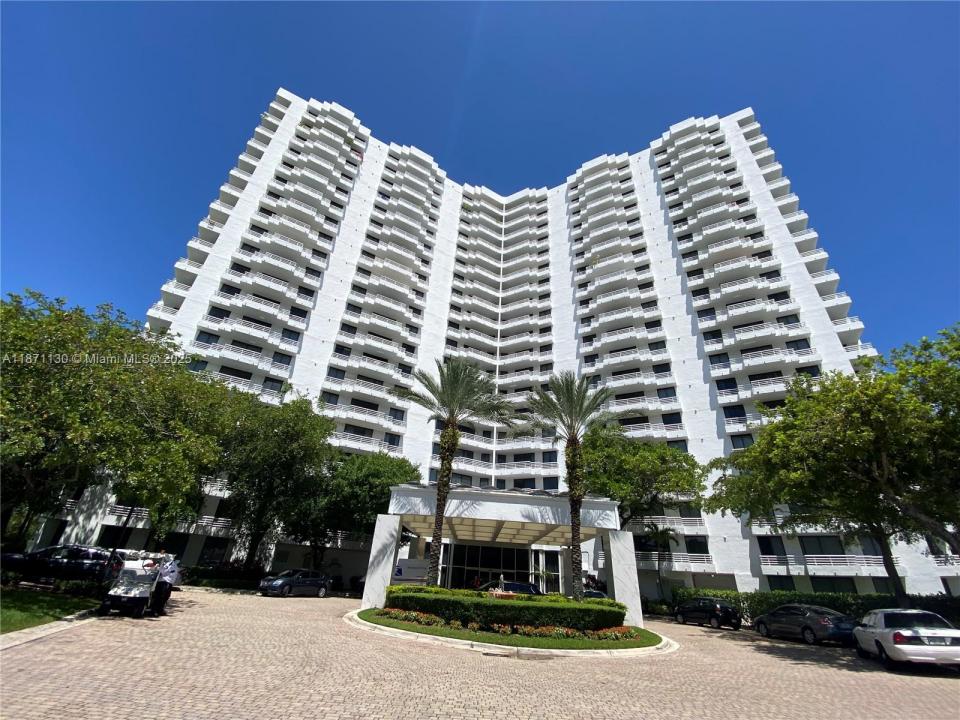 3300 NE 192nd St 705, Aventura, Florida 33180, Amerika Birleşik Devletleri