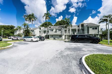 3401 NW 44th Street 206, Lauderdale Lakes, Florida 33309
