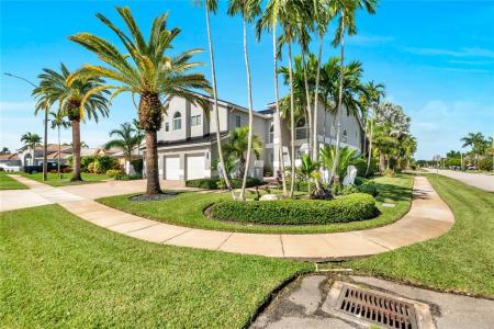 960 NW 201st Ter, Pembroke Pines, Florida 33029