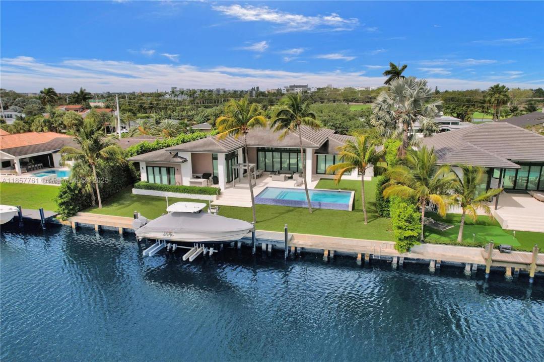 1651 Diplomat Pkwy, Hallandale Beach, Florida 33009