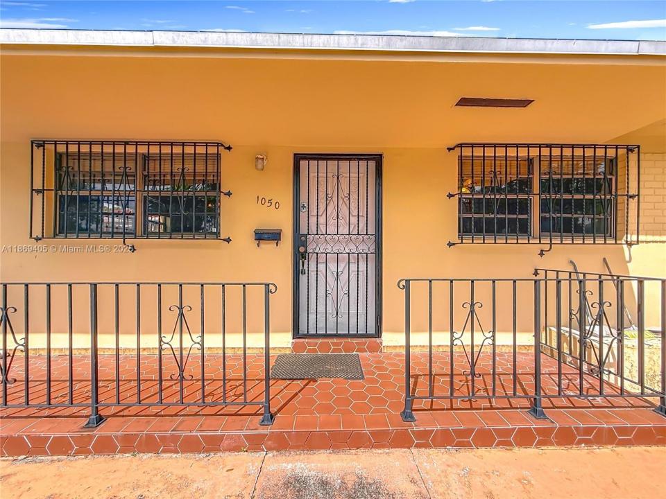 1055 NW 32nd Ct, Miami, 佛罗里达州 33125, 美国