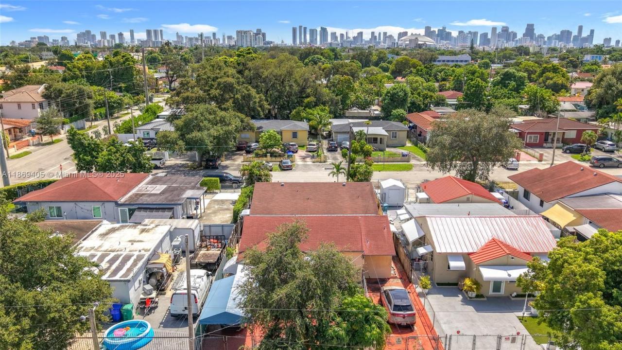 1055 NW 32nd Ct, Miami, 佛罗里达州 33125, 美国